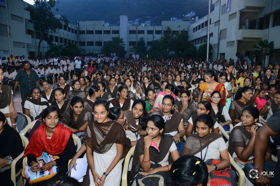 London-Babulu-Movie-Team-at-KBN-College-Vijayawada